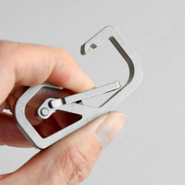 爆買 ハンドグレイ チタン製キーカラビナ（キーリング付属） HANDGREY