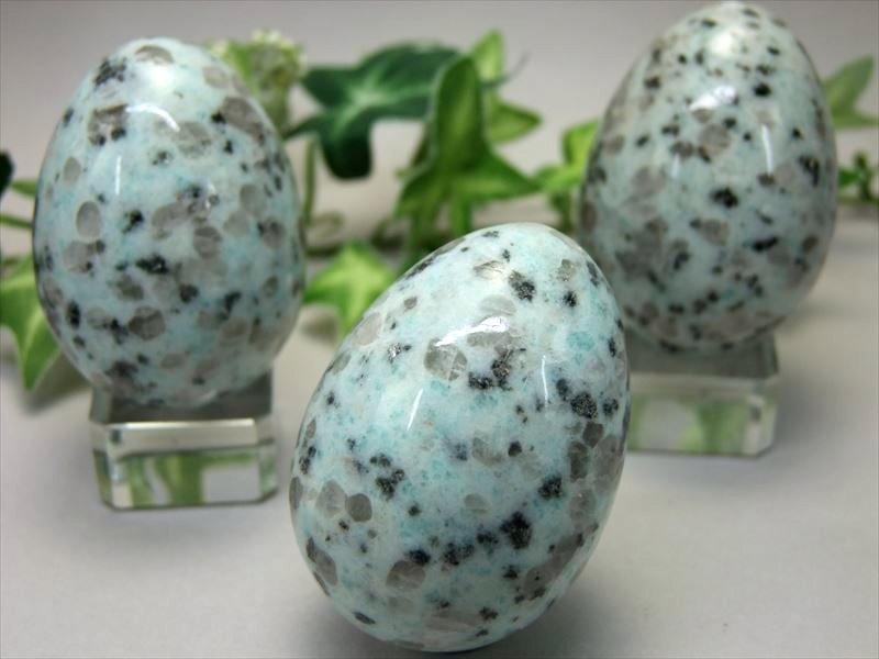 キウイクォーツ セサミジャスパー エッグ 卵型 置物 高さ約50mm 80g