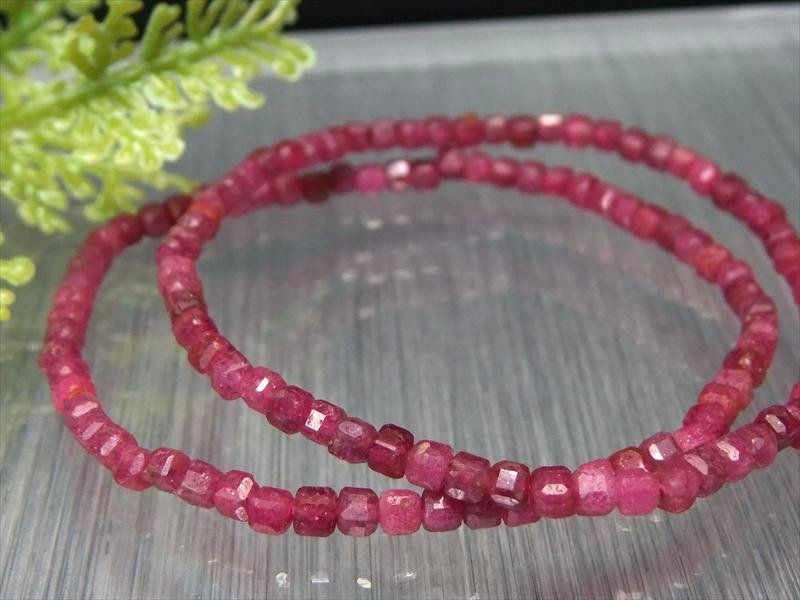ルビー キューブカット ブレスレット 約3mm前後 勝利と情熱を象徴する