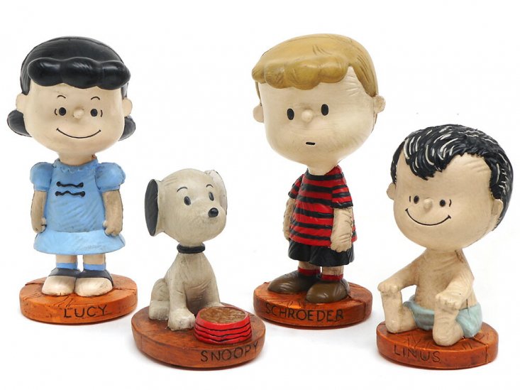 ピーナッツ 60周年記念 フィギュア 4点セット Tin缶入り スヌーピー