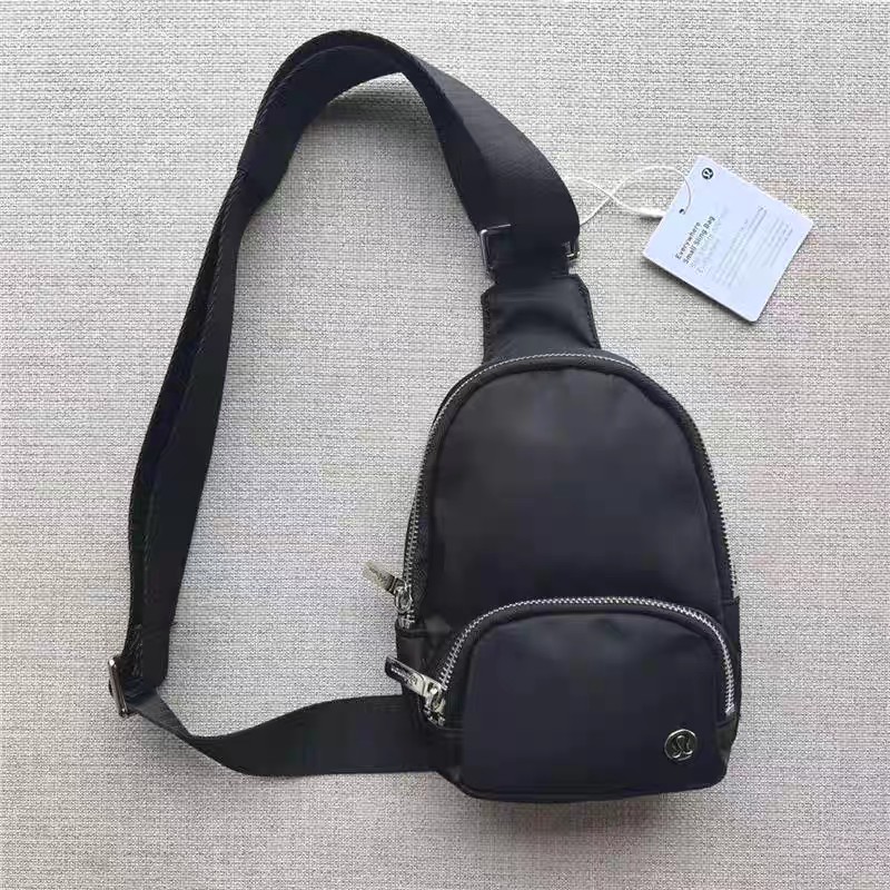 lululemon（ルルレモン） ボディバッグ ショルダー Everywhere Small