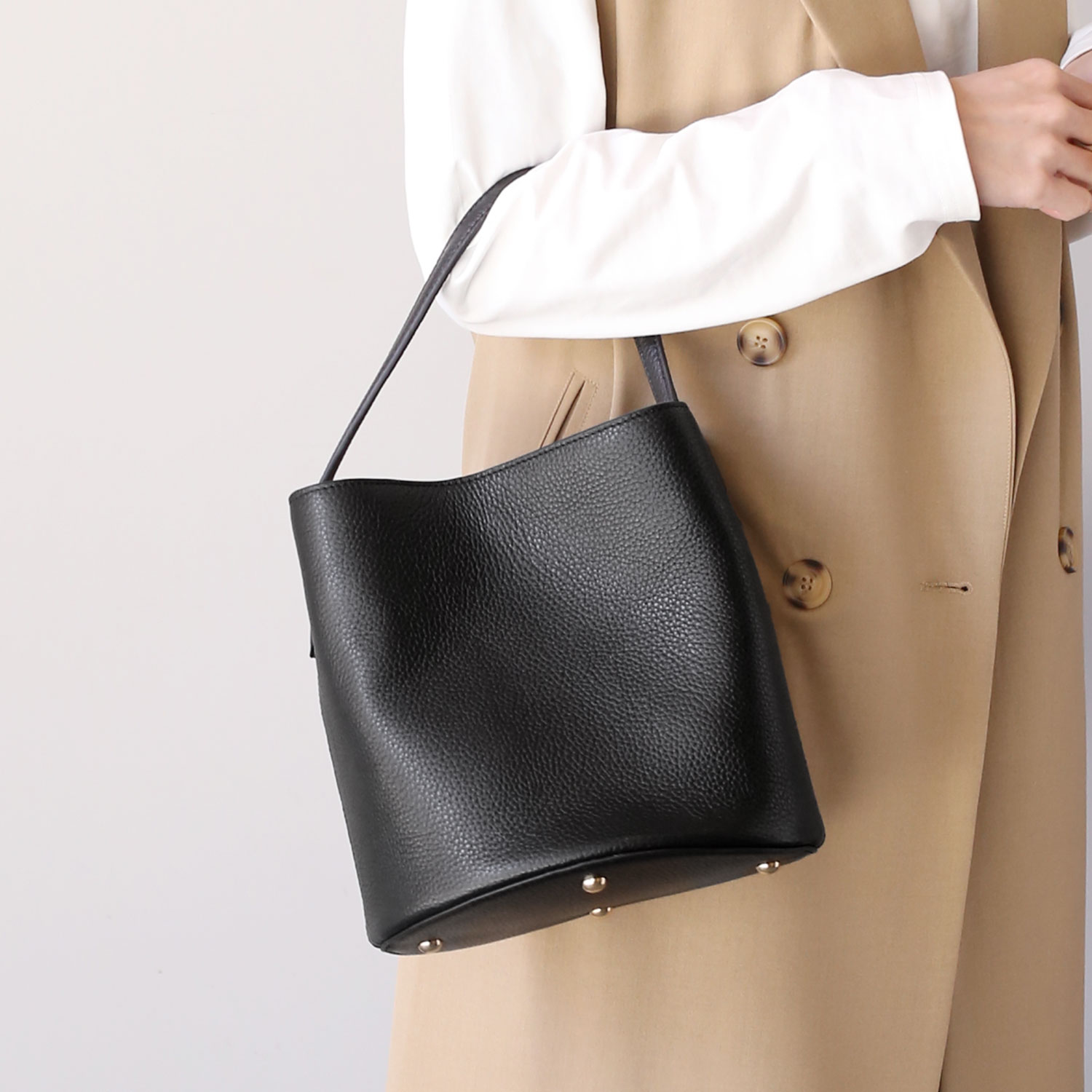 mieno（ミエノ） ＜爆買＞ショルダーバッグ 縦型 レディース 斜めがけ