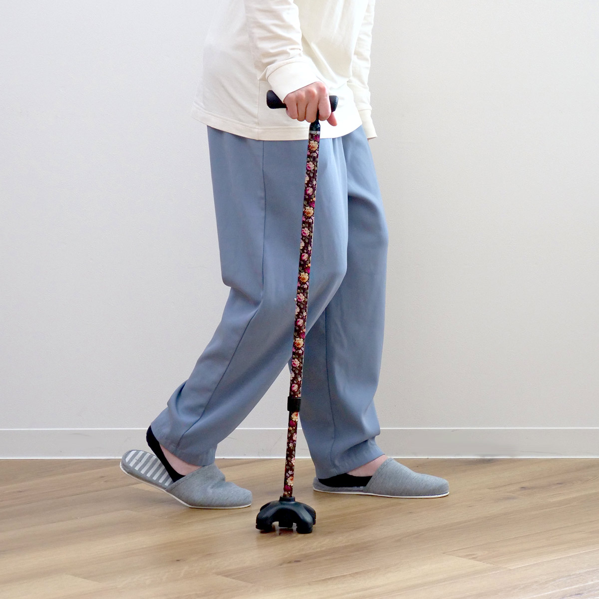 マキテック 杖 4点杖 自立式 クワドケイン easy to hold カーボン製