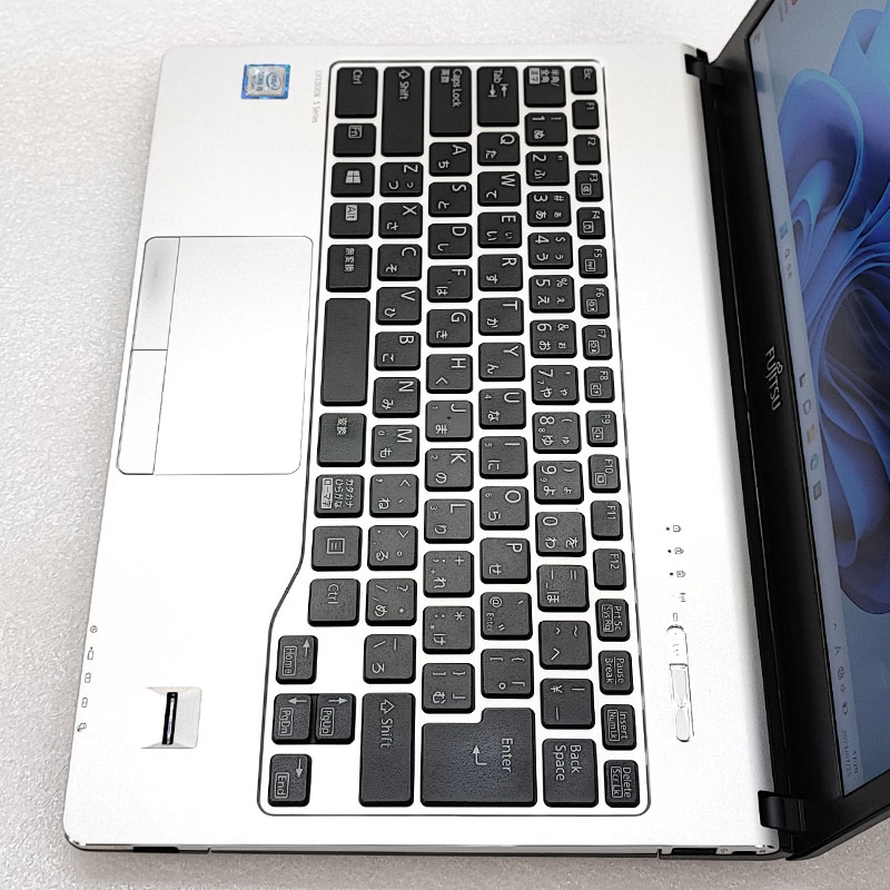 白*ん様 富士通 LIFEBOOK S937/R Core i5 8GB SSD LIFEBOOK 小型 軽量 中古