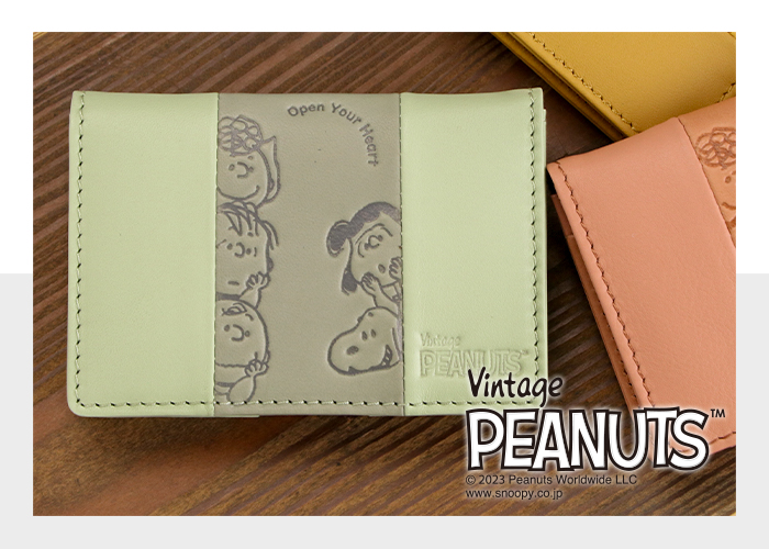 SNOOPY（スヌーピー） パスケース 定期入れ レディース 二つ折り 本革
