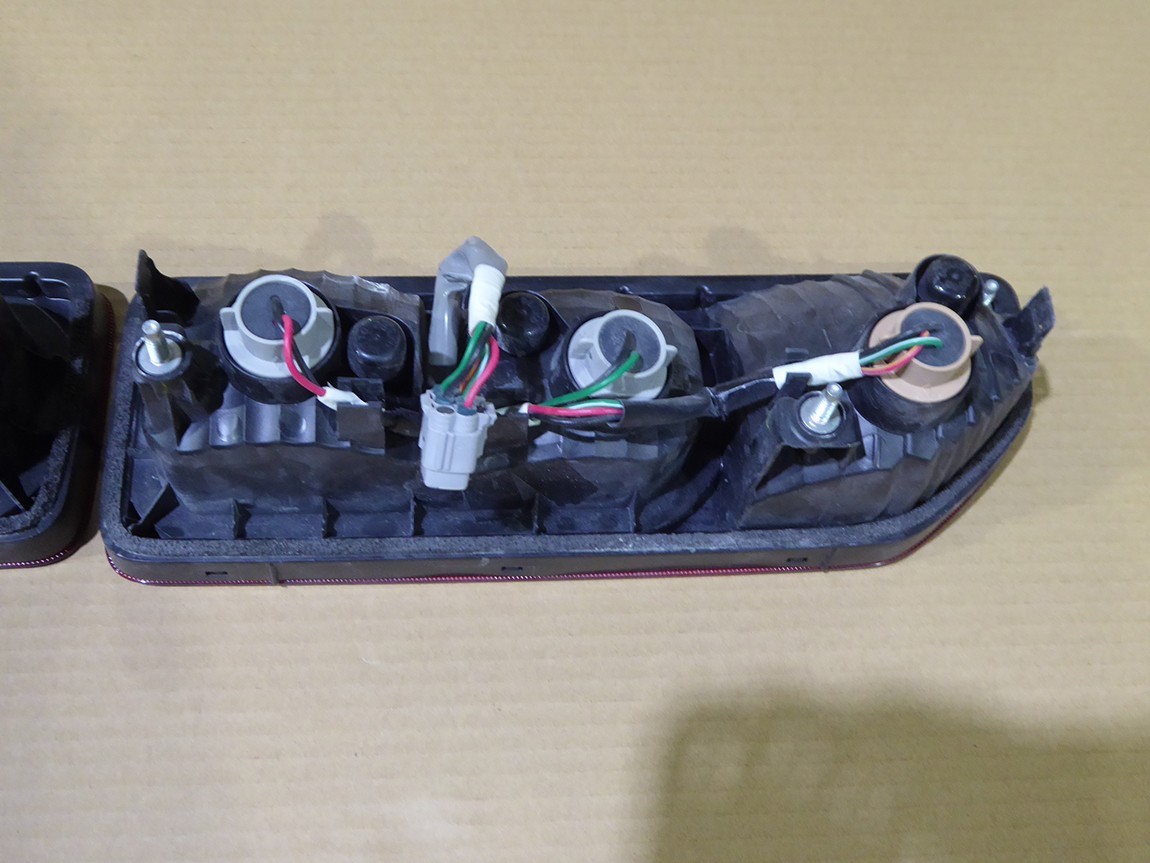 ジムニーJB64用純正テールランプ左右セット 新車外し品 : ショウワ