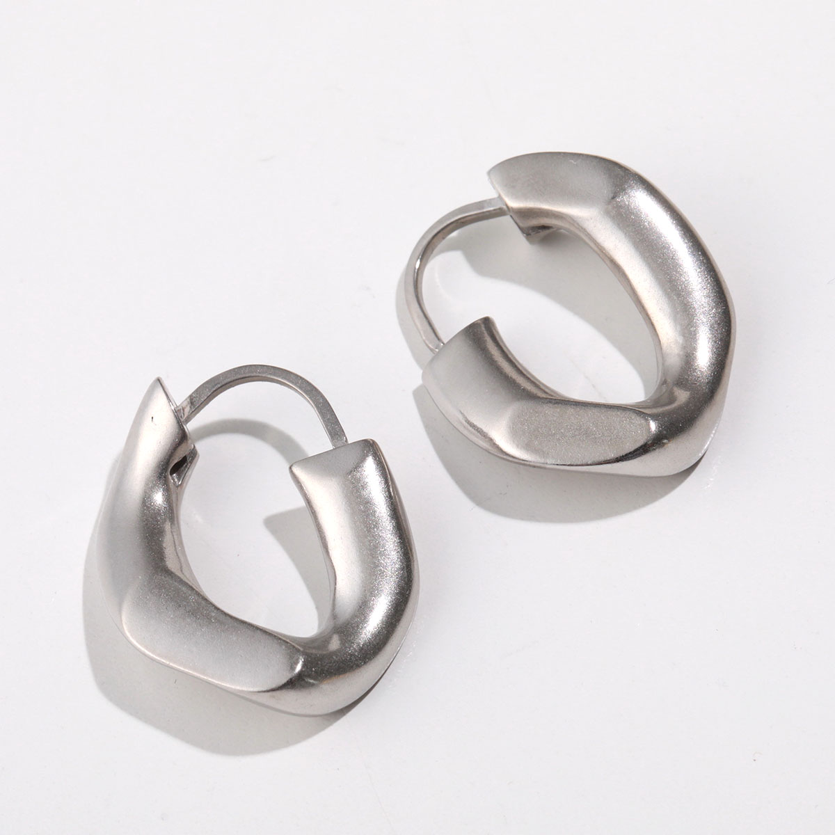 Maison Margiela（メゾンマルジェラ） ピアス マイヨン シングルカーブ