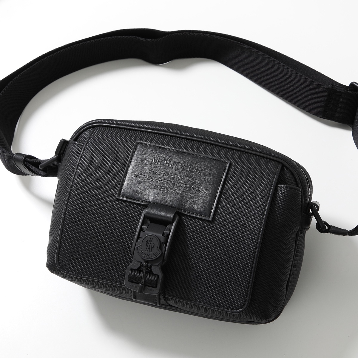 MONCLER（モンクレール） ショルダーバッグ NAKOA CROSS BODY ナコア