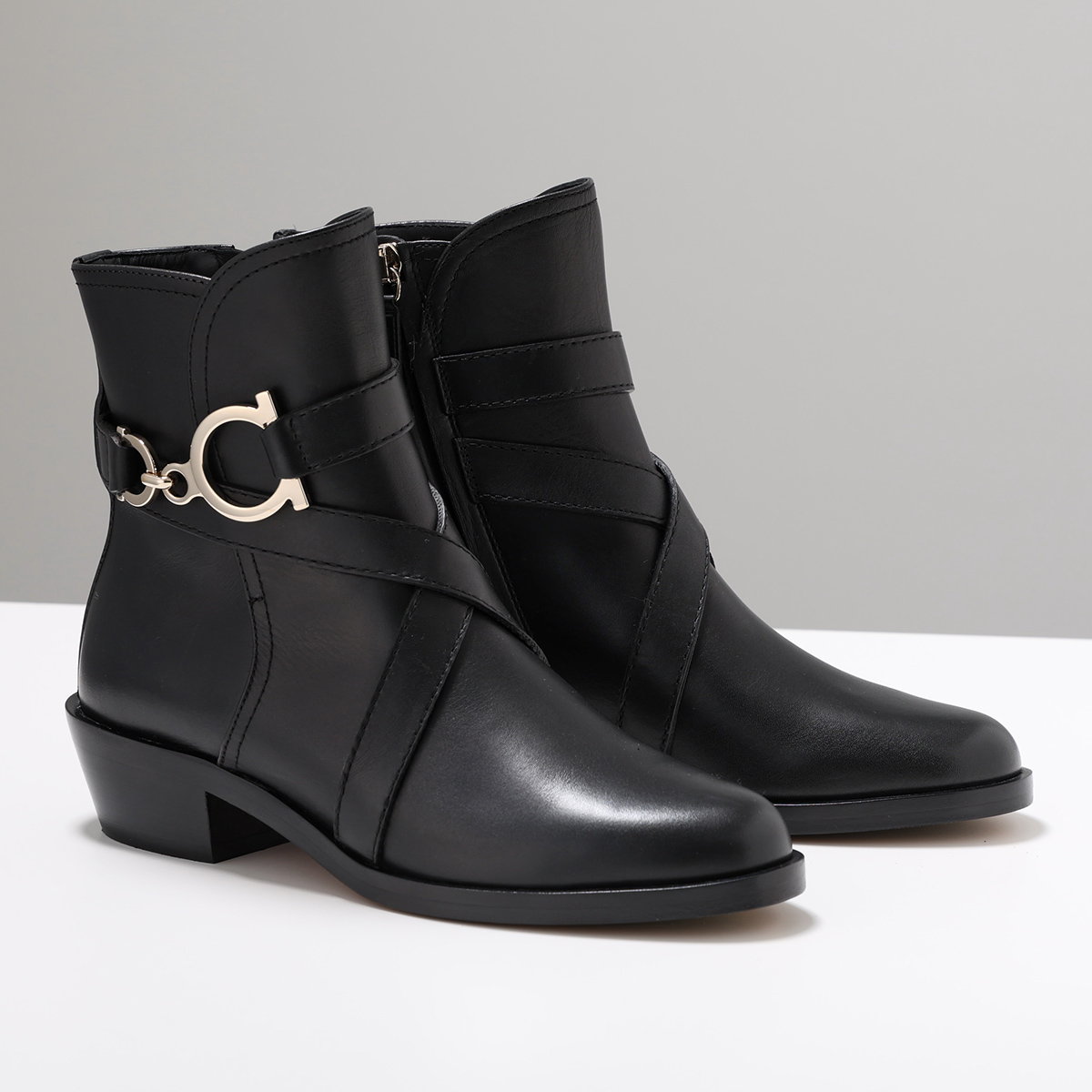 FERRAGAMO（フェラガモ） ショートブーツ SHADI シャディ 726590