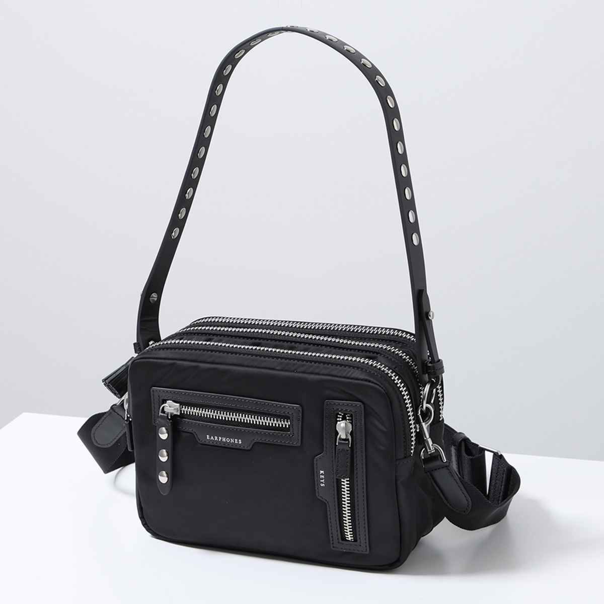 ANYA HINDMARCH（アニヤ・ハインドマーチ） ショルダーバッグ