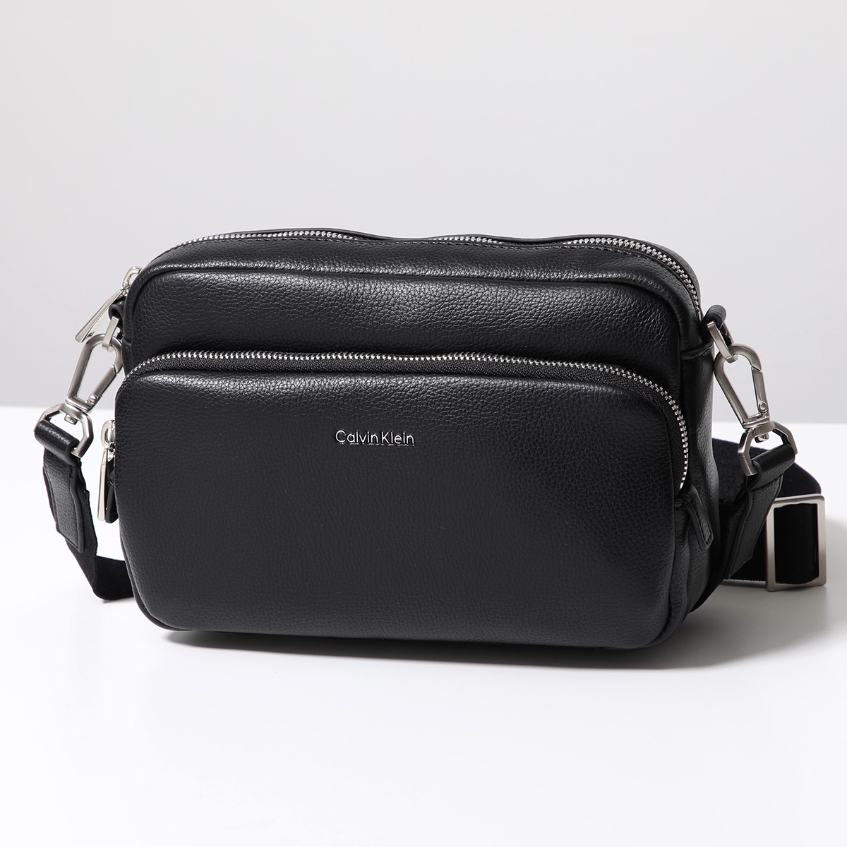 Calvin Klein（カルバン・クライン） ショルダーバッグ RAISED CAMERA
