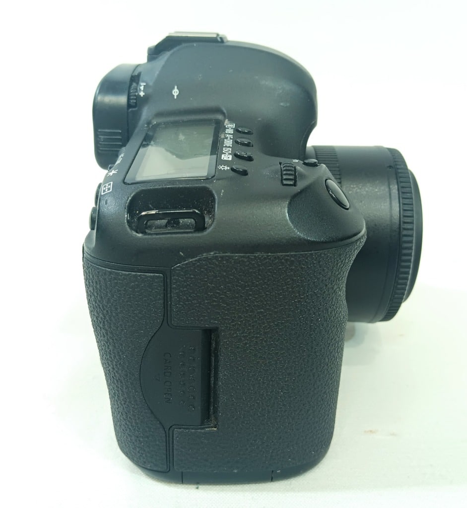 Canon EOS 5D Mark III DS126321 Full Frame DSLR 22.3 MP Camera