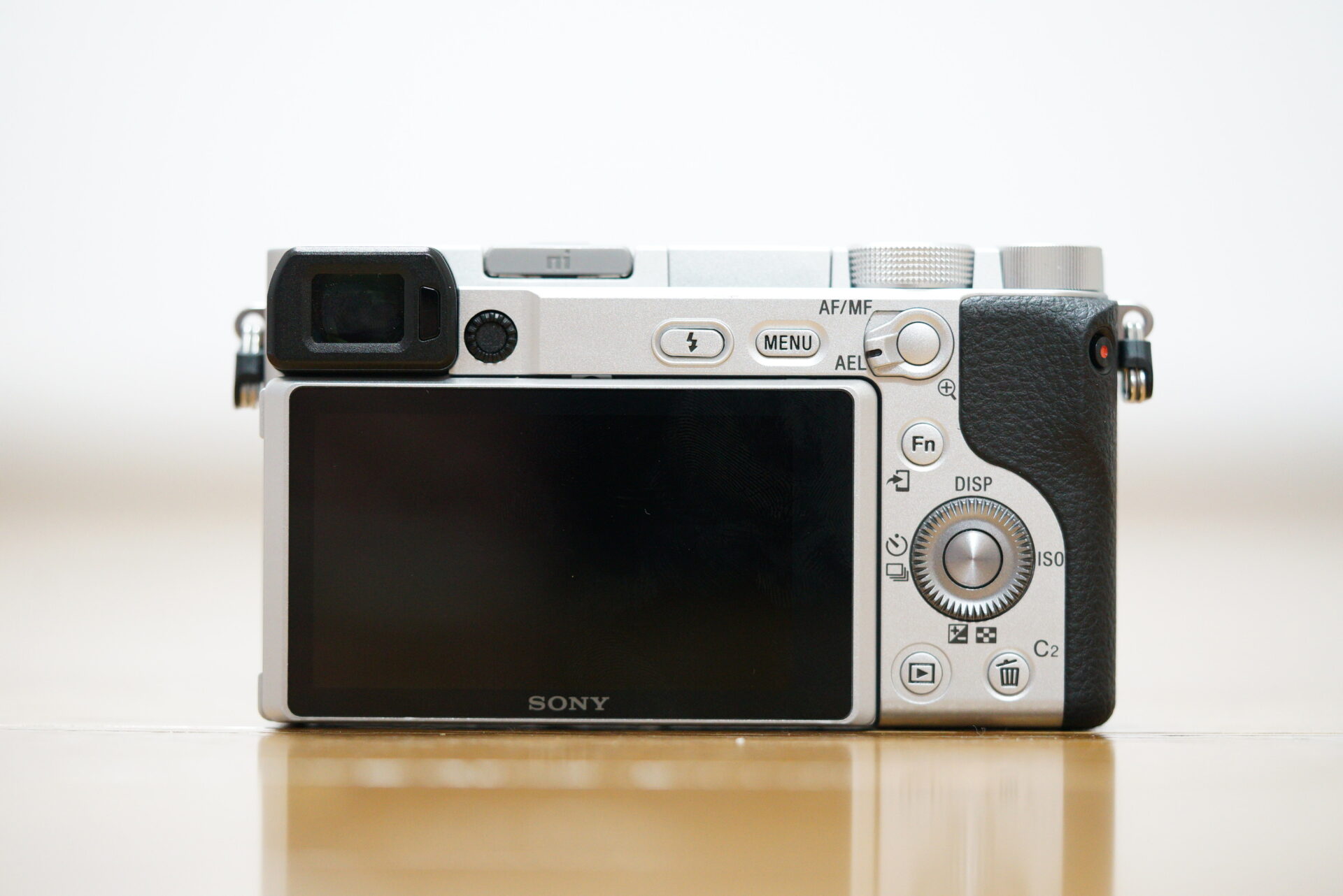 SONY α6400 徹底レビュー｜中古で入手しやすく今でも現役！【ソニー