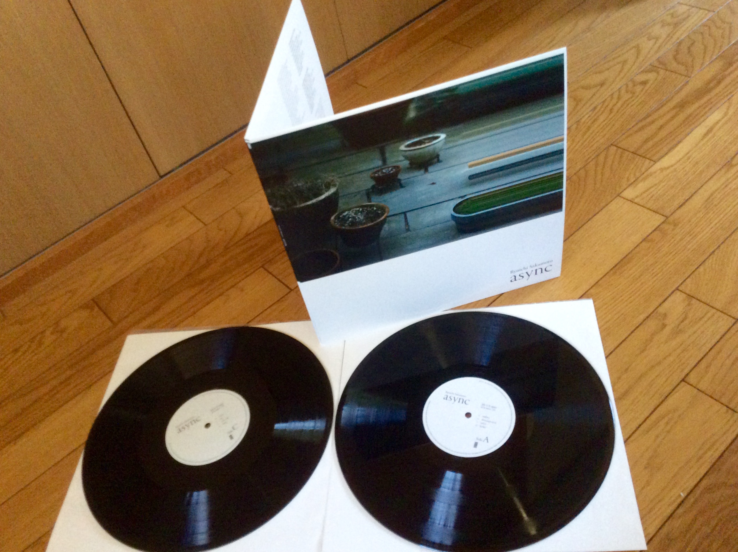 坂本龍一『async』のレコード、やっと来た… | ×月×日、白ねこのため息