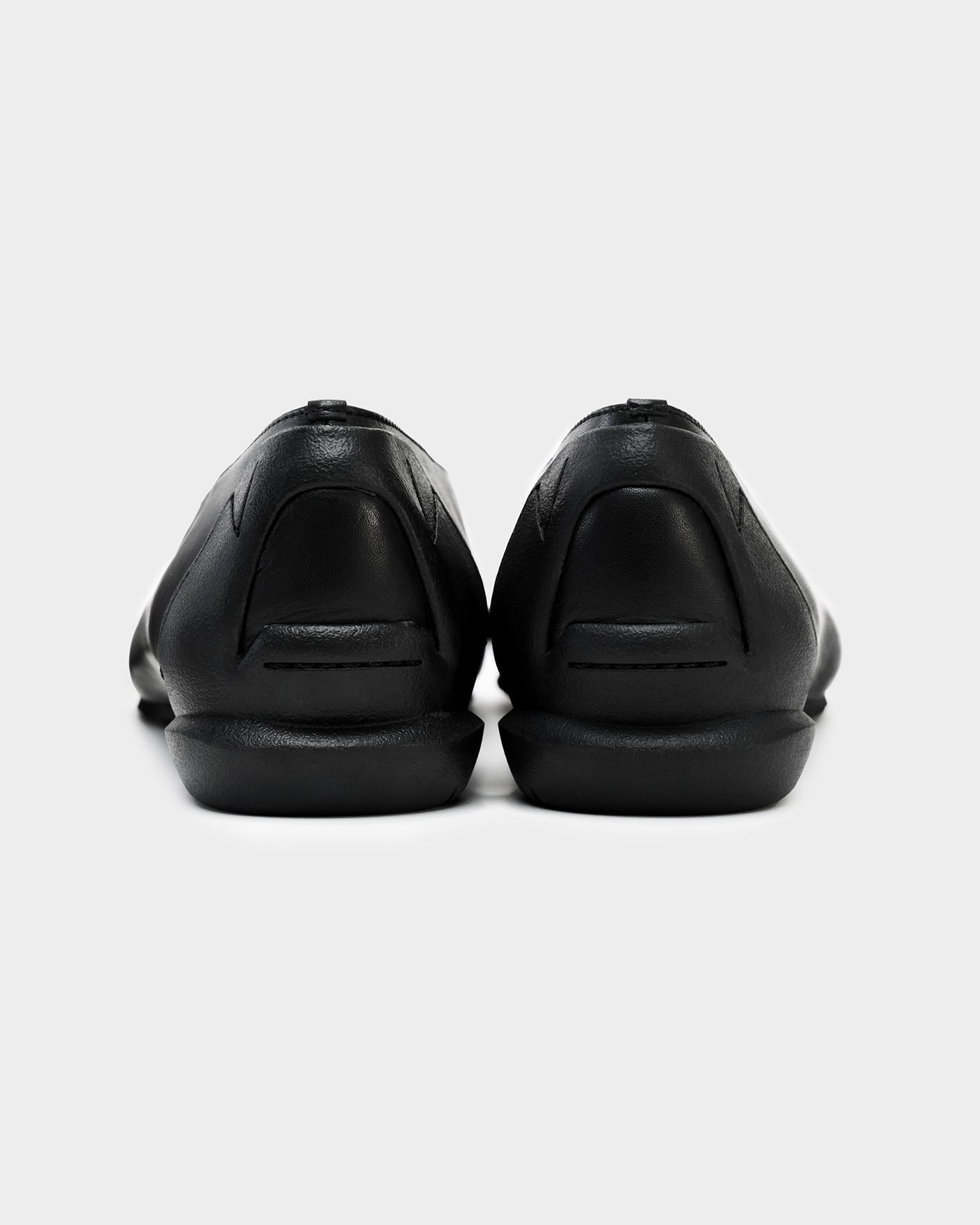 MM POINTED U PUMPS / BLACK – SHISEI