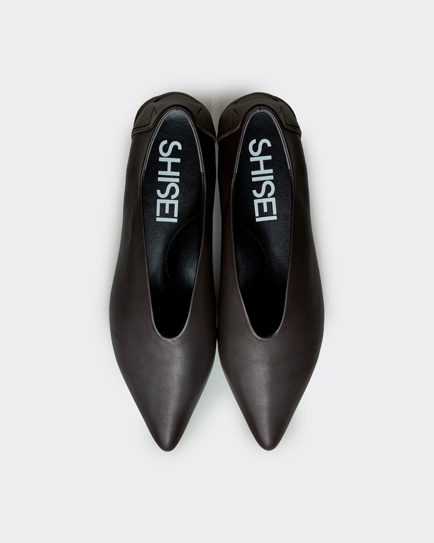 POINTED SLIT PUMPS / EBONY – SHISEI