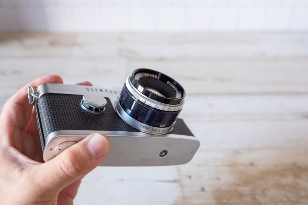 いつものフィルムが2倍撮れる！ハーフサイズカメラ「OLYMPUS PEN FT