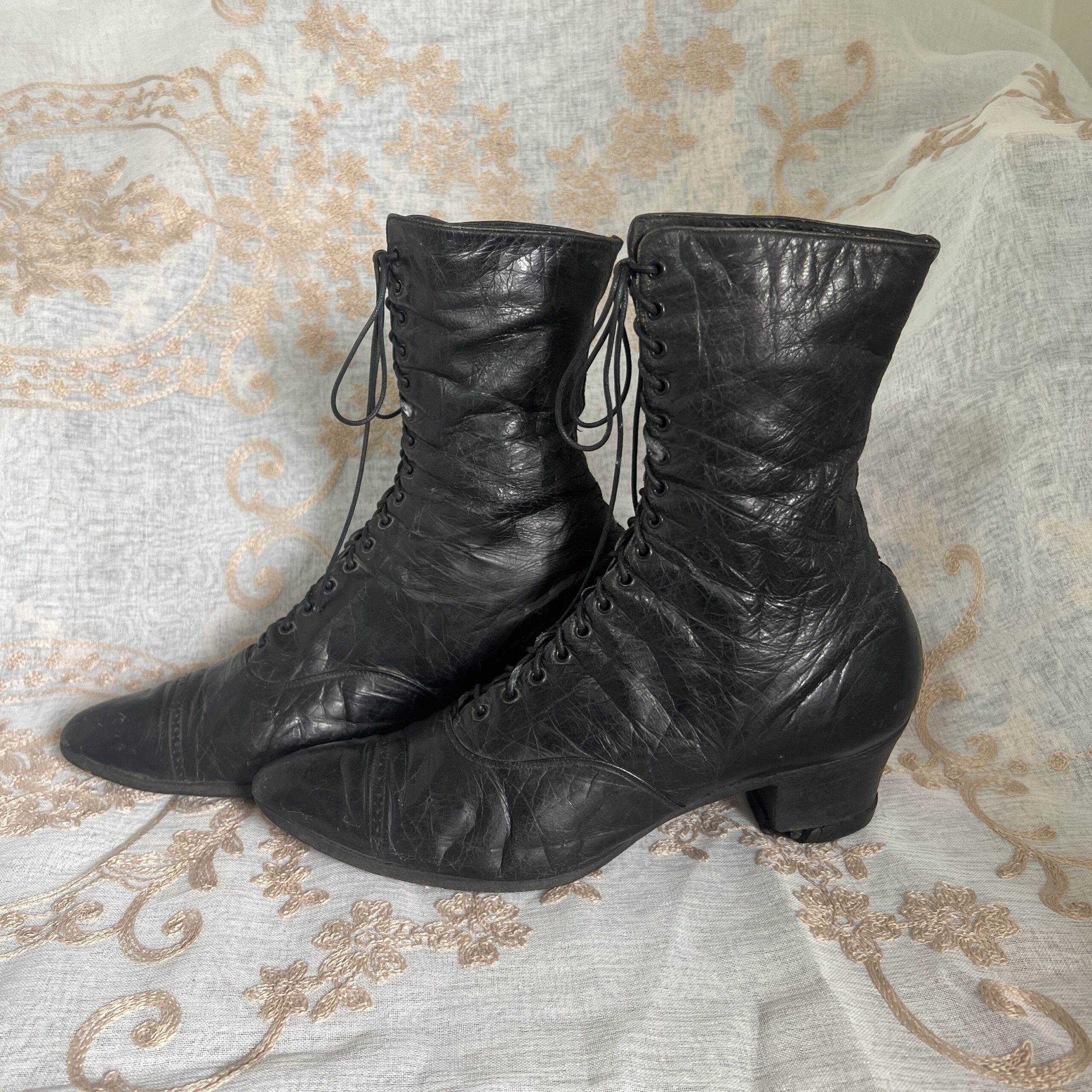 ヴィクトリアンレースアップブーツ（黒） | 博物と古物の奇妙な雑貨店