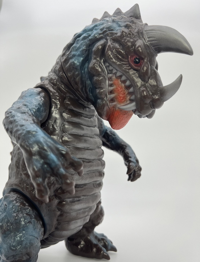 まんだらけから新たな怪獣「轟唸怪獣ゴーラス」出現！ 「京都店開店