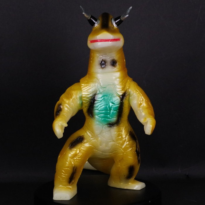 ブルマァクの「エレキング」が「蓄光ゴールド」となってまたまた出現