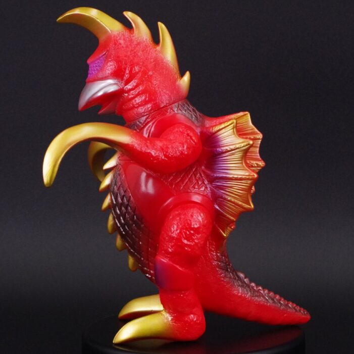 ブルマァクよりレッド成型となった「未来怪獣ガイガン」が飛来