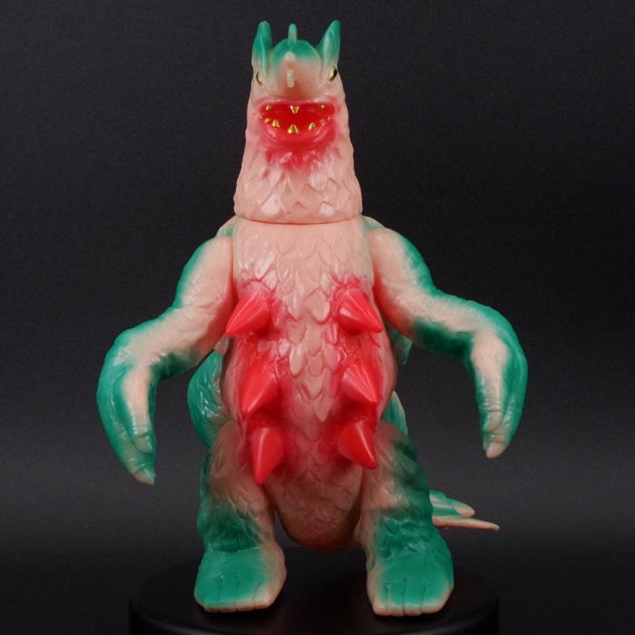 ブルマァクの「怪魚超獣ガラン」が「カタログカラー」となってショップ