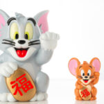 注目のloop製「妄想怪人シリーズ スマホカメレオン」から新色となる