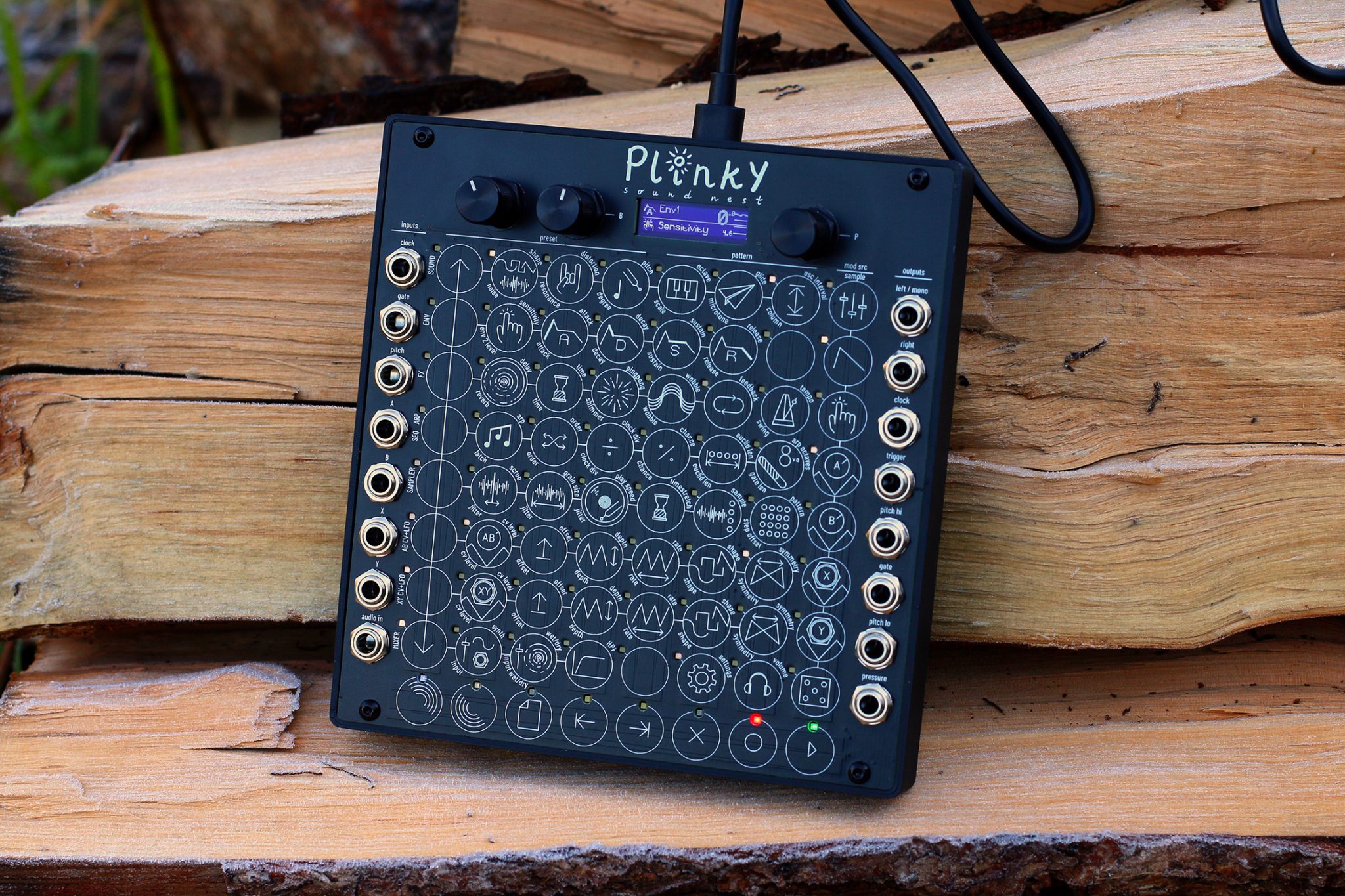 Plinky synth v3 シンセサイザー Plinky synth v3 シンセサイザー