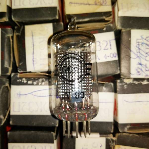 6J32P (original box) | Tube Pentode Equivalent: EF86 / 6267 / 6CF8