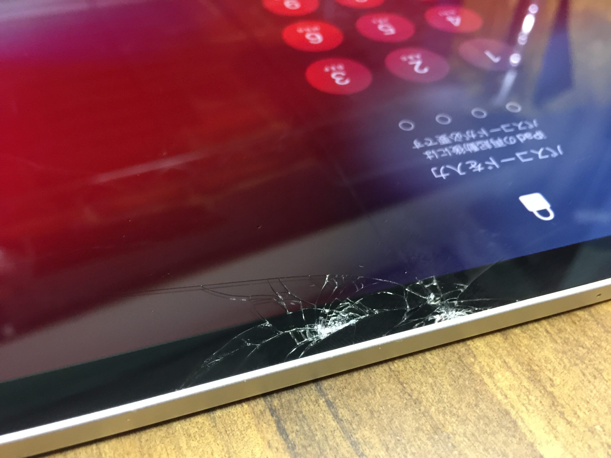iPad Pro 11インチ 画面のガラス割れで液晶パネルの交換 | フリー