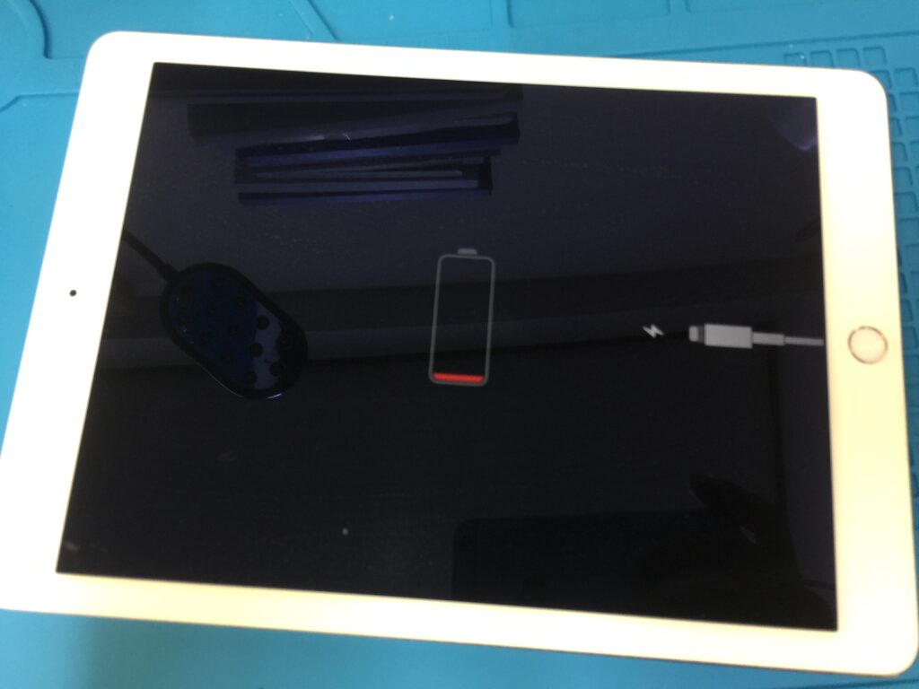バッテリーの減りが早くなって画面が浮いてきたiPad Air 2 の膨張した