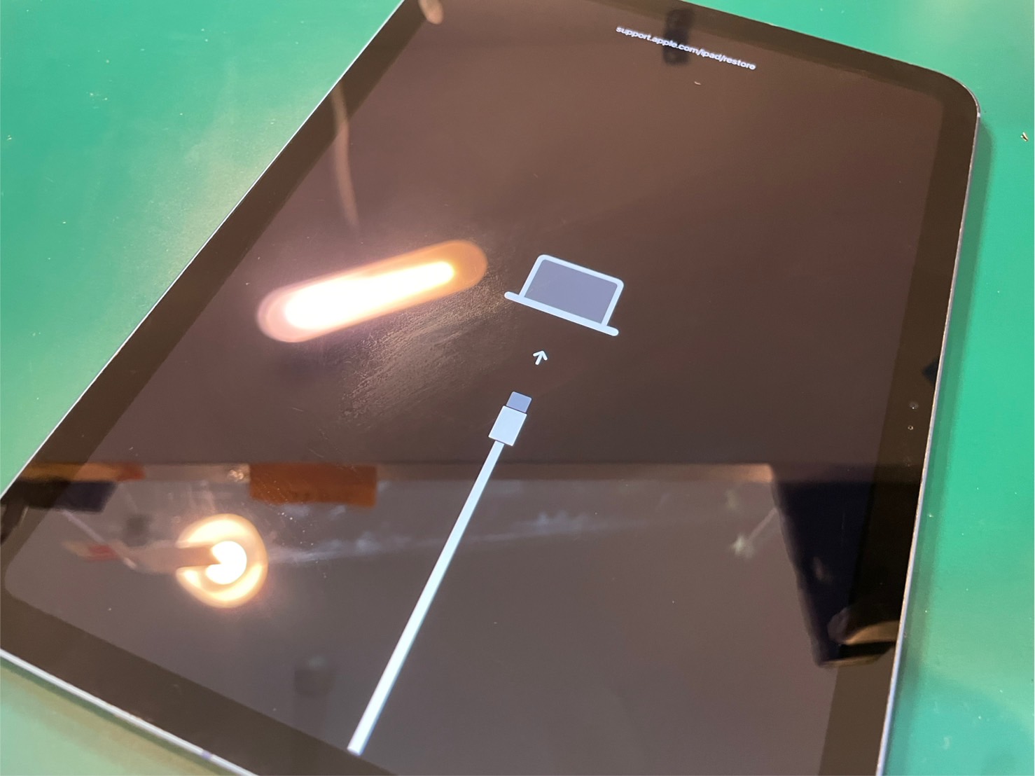 iPad10世代電源ボタン陥没し、リカバリーモードの修理【iPad修理所沢