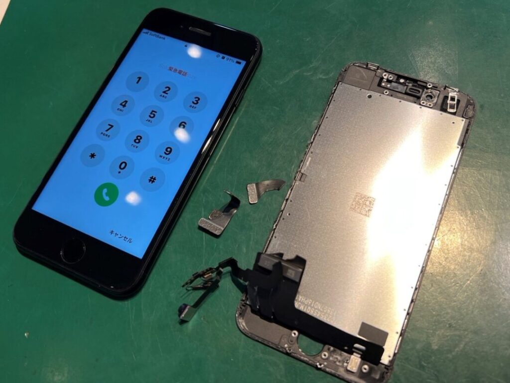 iPhoneSE（第2世代）ディスプレイ破損 重度＆インカメラ・近接センサー