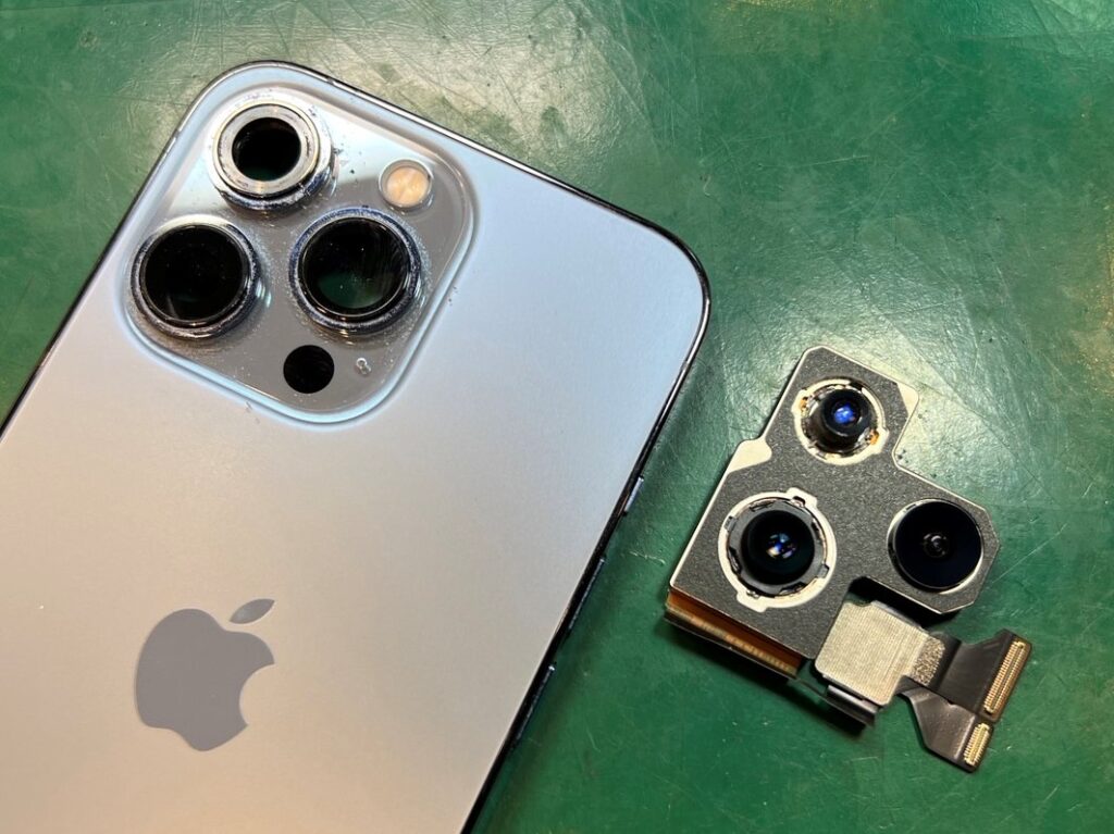 iPhone13Pro 256GB ゴールド 背面、レンズ割れ iPhone13pro 256GB SIM