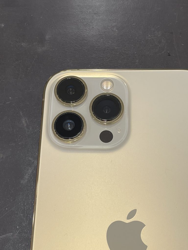 iPhone 13 Pro Maxの広角カメラが割れたら直せるの！？ | スマ