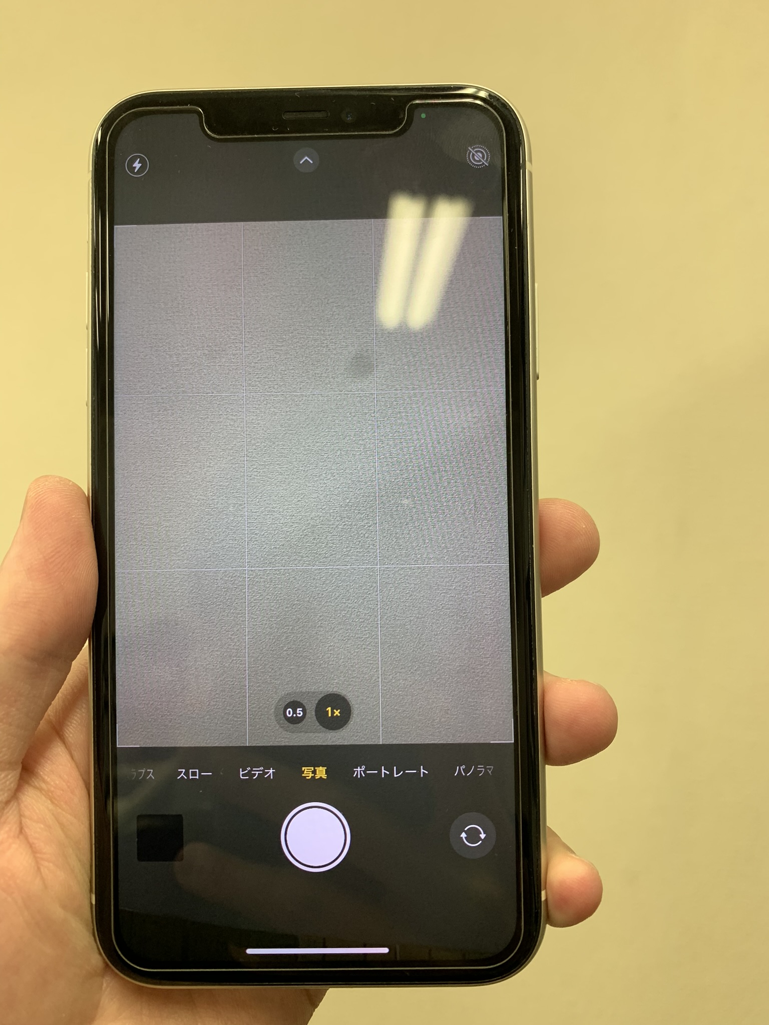 黒い斑点が映り込んでいるアイフォン11のアウトカメラ交換 – iPhone