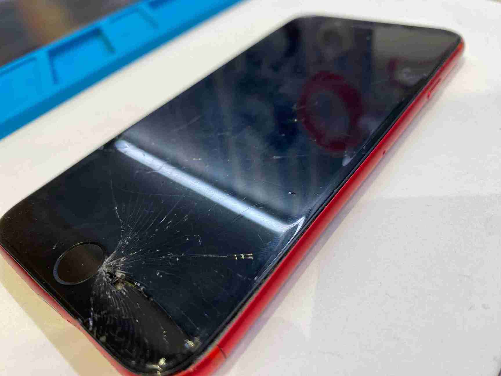 iPhoneの画面割れとバッテリー交換、同時修理でお得にリフレッシュ