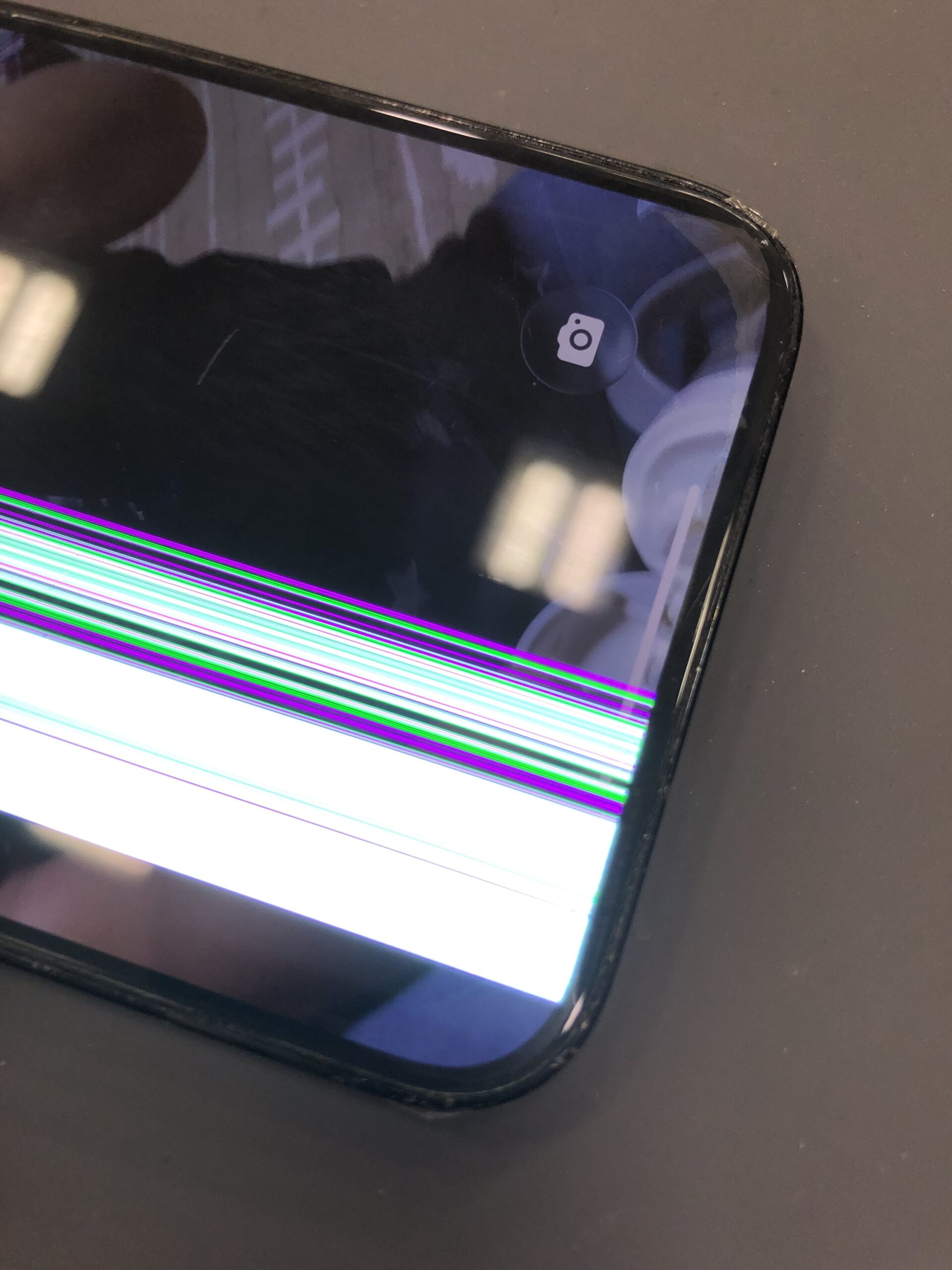 iPhone14ProMax】画面に線が！？