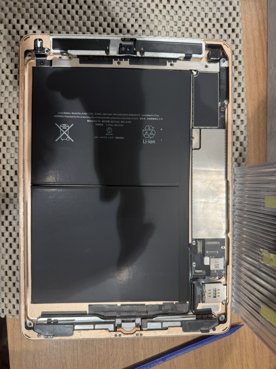 iPad第6世代 画面,バッテリー交換修理【COCOスマホソニック錦糸町PARCO