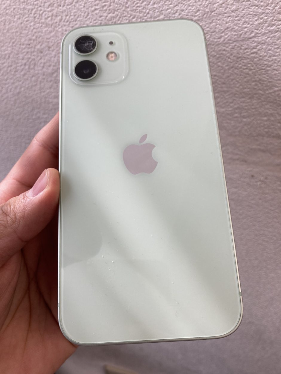 iPhone12】割れてしまったカメラレンズ交換修理実績（新宿店