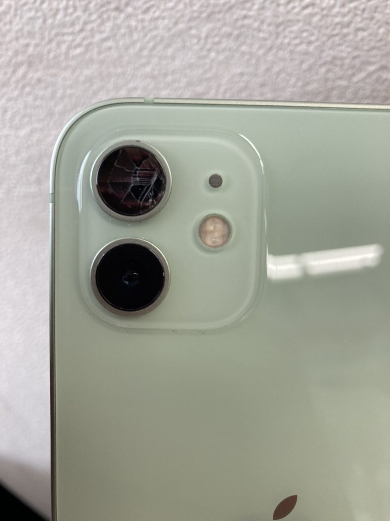 iPhone12】割れてしまったカメラレンズ交換修理実績（新宿店