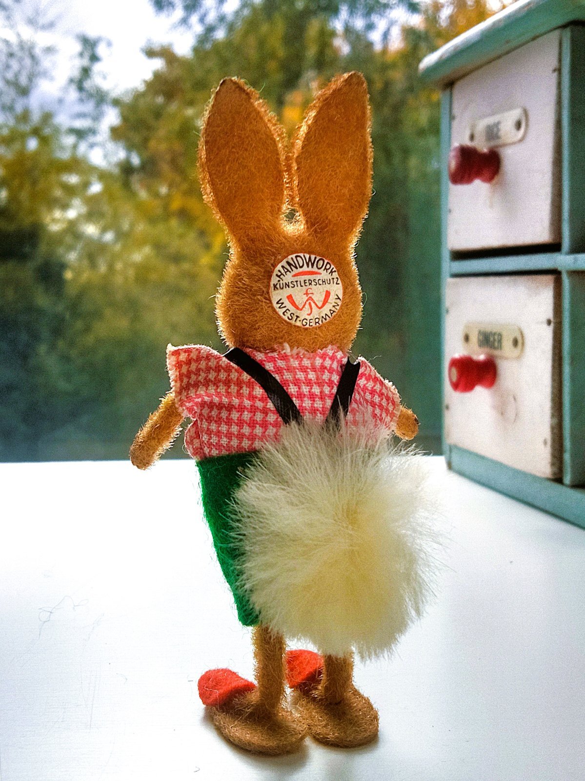 緑のパンツ履いたうさぎの男の子 ドイツ WAGNER kunstlerschutz - SNAP