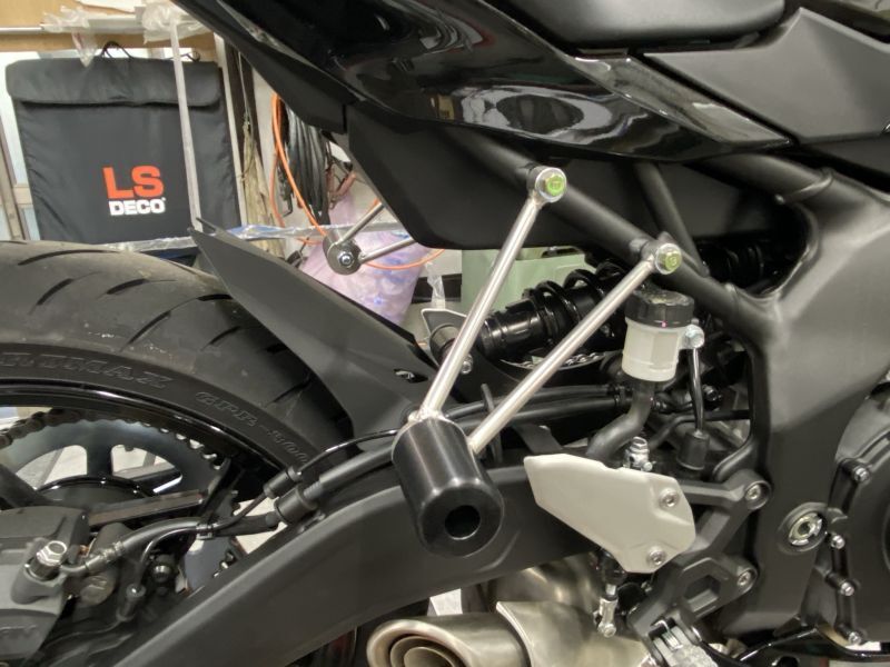 ZX25R用リヤスライダー - SSBファクトリー