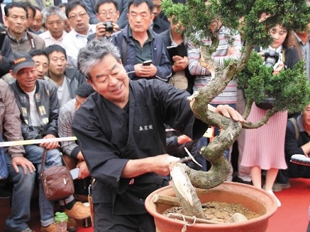 21-02】中国との邂逅で躍動感ある盆栽作りへ―春花園BONSAI美術館創立者