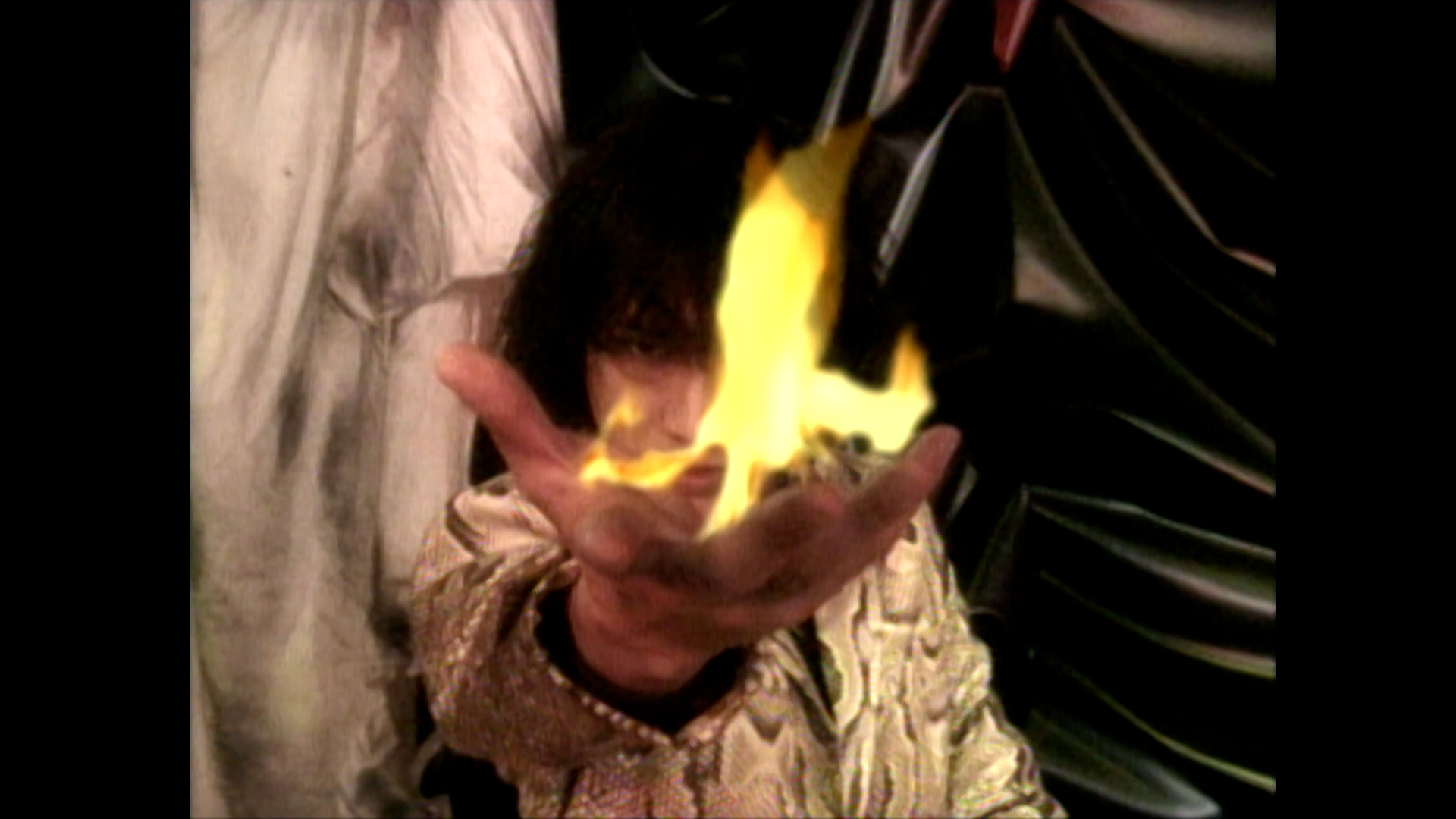 遠藤遼一のソロプロジェクト・endsのビクター在籍時MV全10タイトル配信