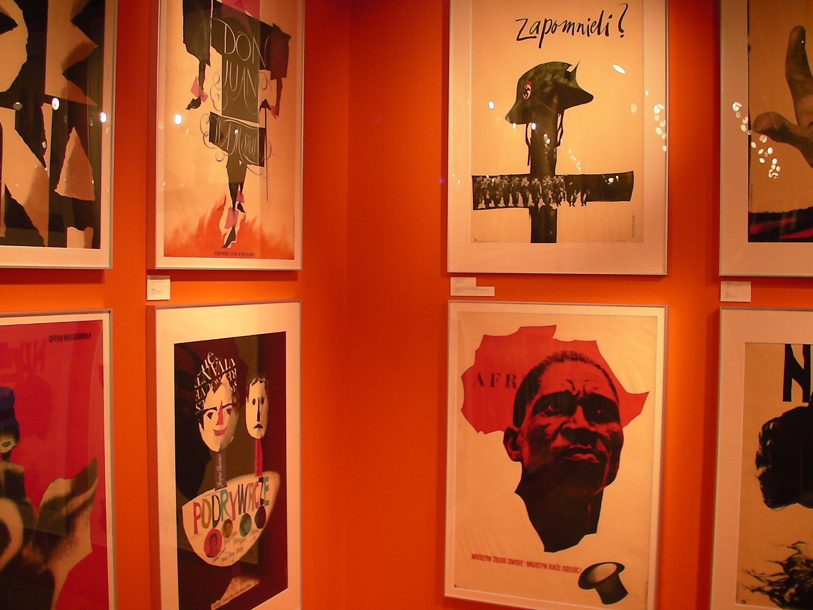 ロマン・チェシレヴィチ 鏡像への狂気』にみる、ポスター王国