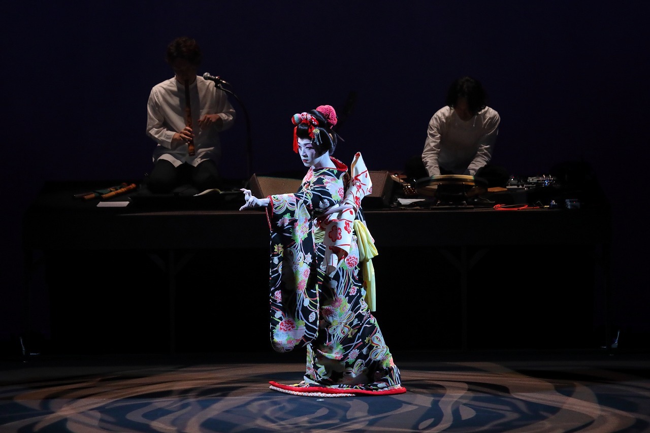 大空ゆうひらが日本古典の名作を“朗読×日本舞踊”で上演 朗読舞踊劇