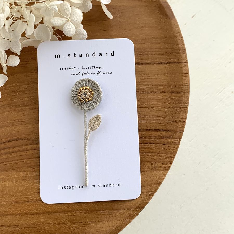 フラワーモチーフブローチ （グレージュ×エクリュ） - 商品 | 日本