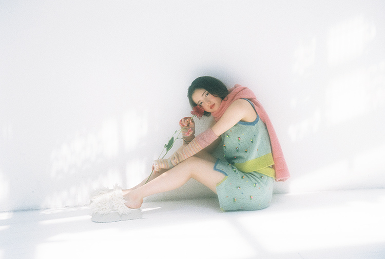 乃木坂46・齋藤飛鳥】ニットセットアップは「あえて」のセット着用が