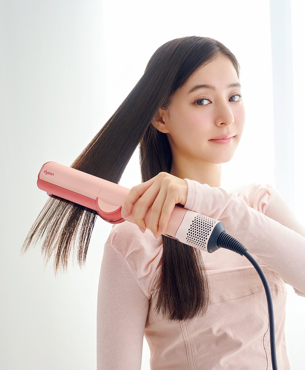 dyson × 新木優子】忙しい新生活の味方！ 乾かしながら簡単に時短で